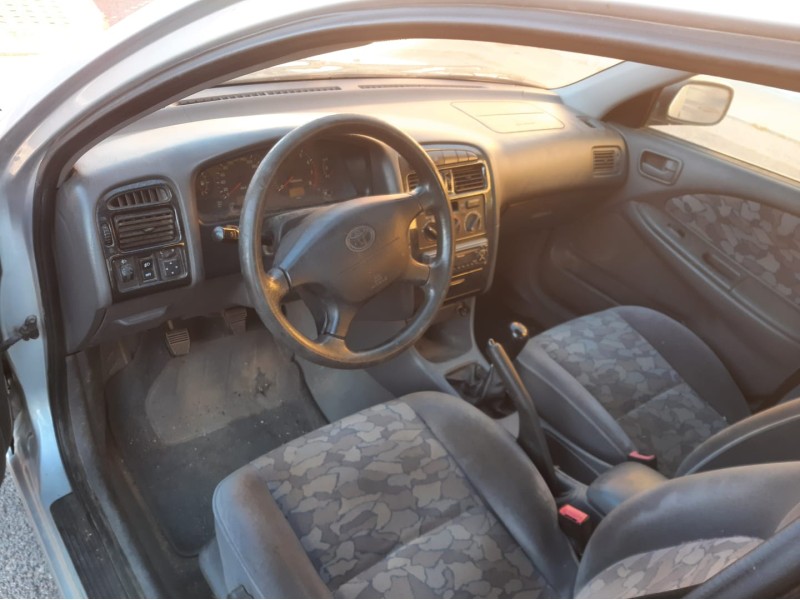 toyota avensis berlina (t 22) del año 1998