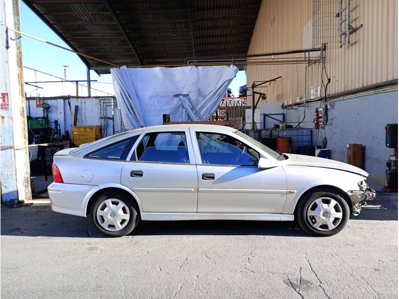 opel vectra b berlina del año 2000