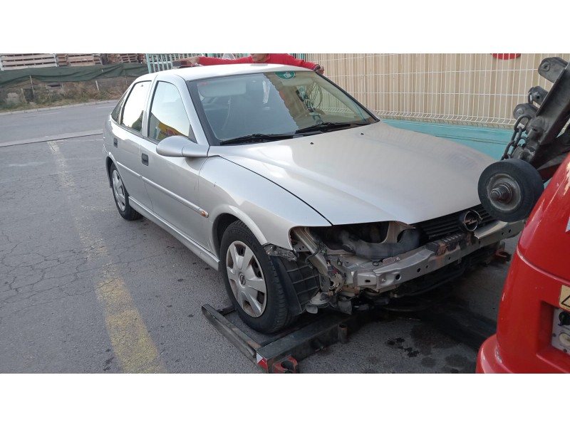opel vectra b berlina del año 2000