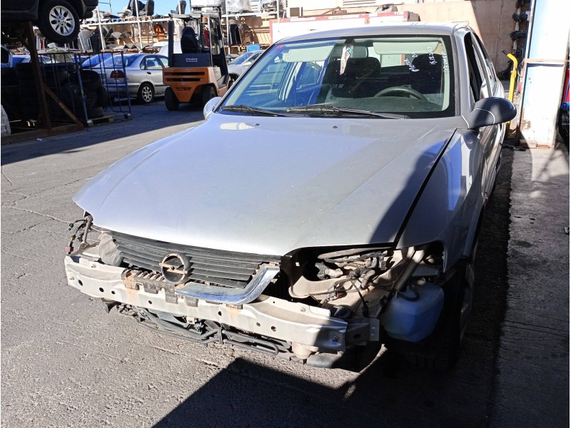 opel vectra b berlina del año 2000