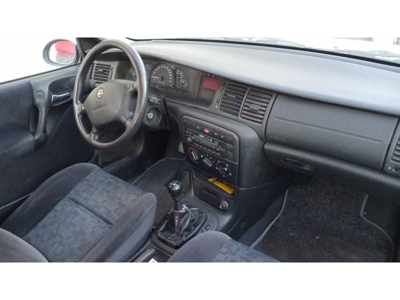 opel vectra b berlina del año 2000
