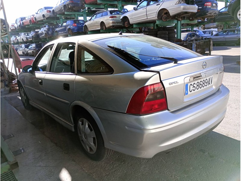 opel vectra b berlina del año 2000