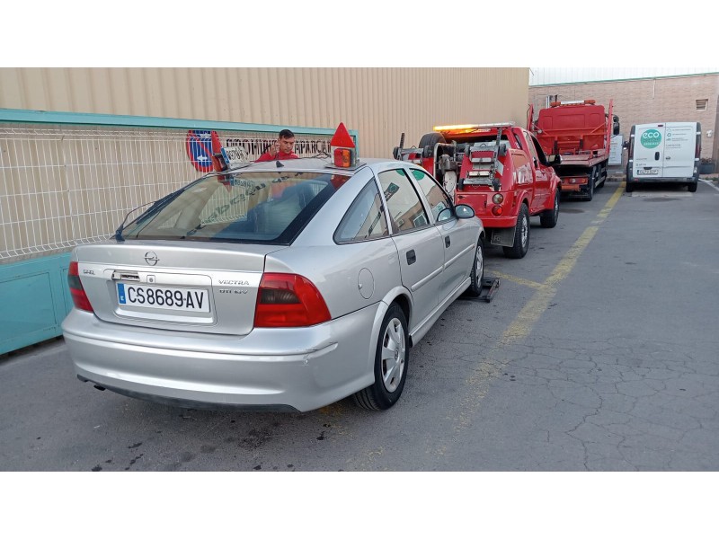 opel vectra b berlina del año 2000