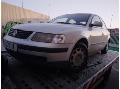 VOLKSWAGEN PASSAT BERLINA (3B2)