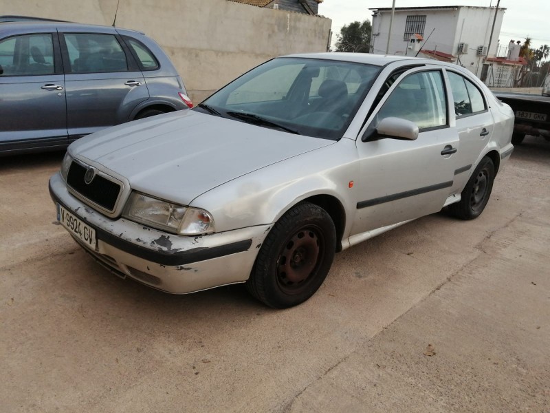 skoda octavia berlina (1u2) del año 1999