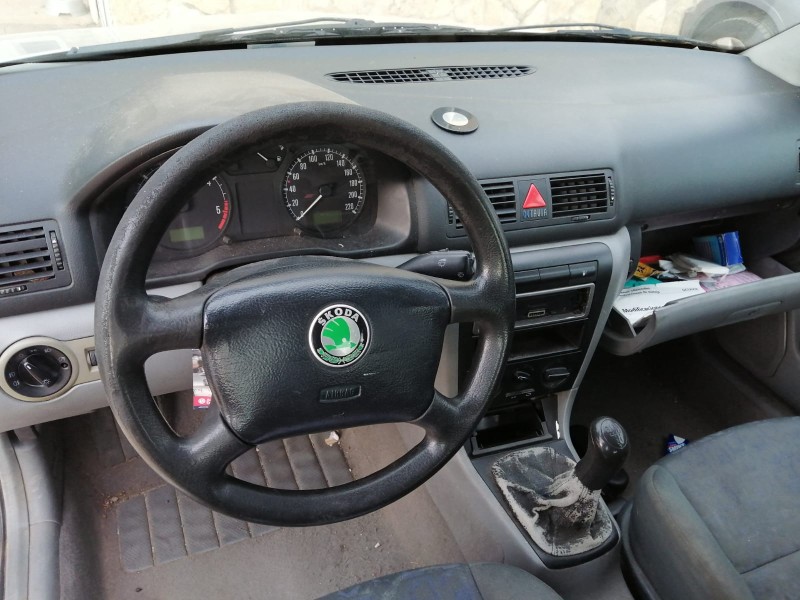 skoda octavia berlina (1u2) del año 1999