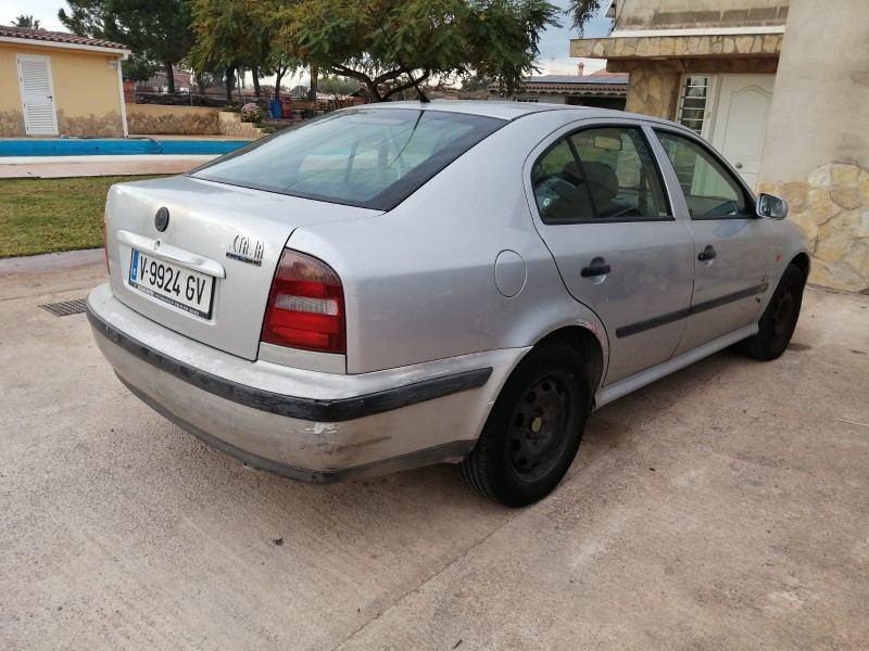 skoda octavia berlina (1u2) del año 1999