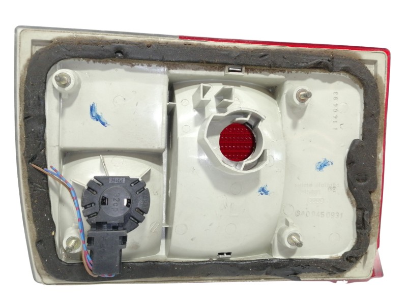 Recambio de piloto trasero izquierdo para audi 80 (82/83/84) gls referencia OEM IAM 8A09450931  