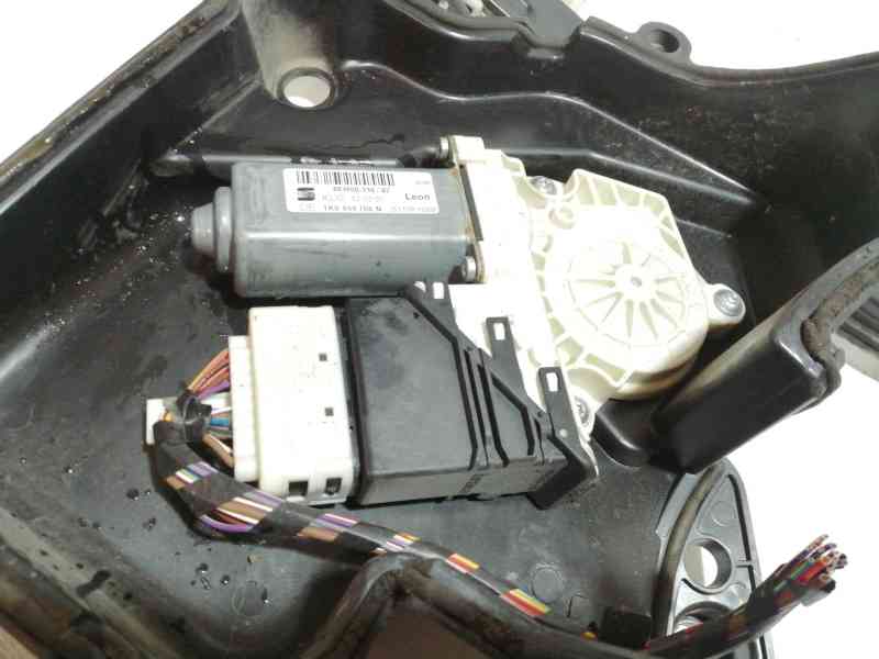 Recambio de elevalunas trasero derecho para seat leon (1p1) 1.9 tdi referencia OEM IAM 1K0959704N  