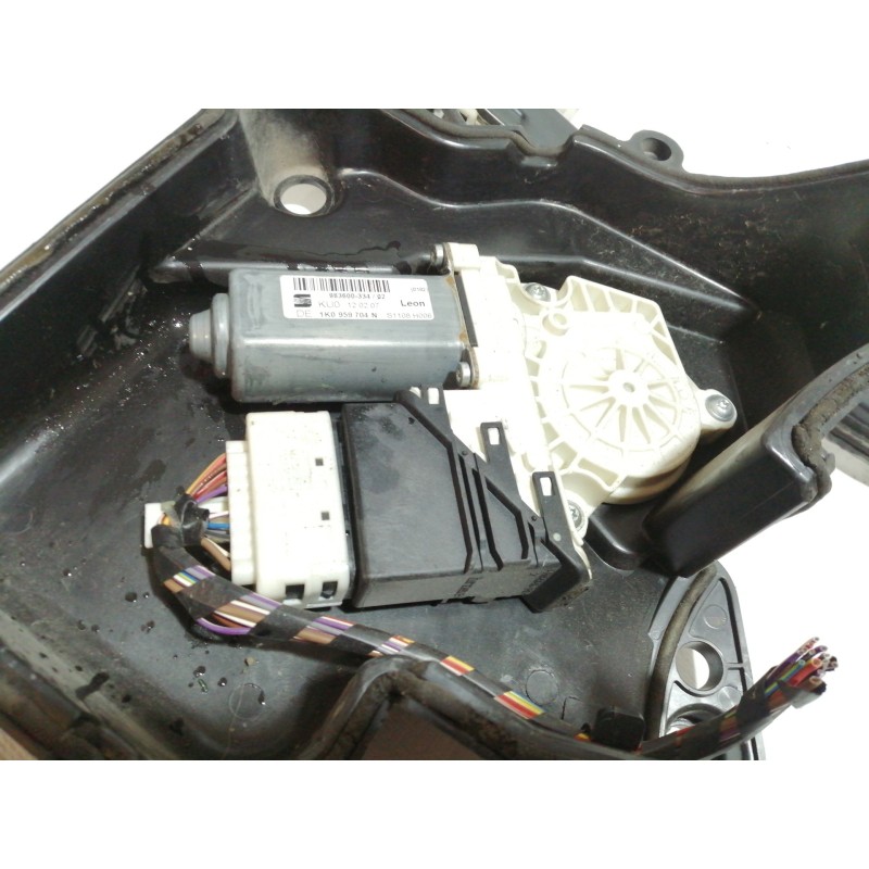 Recambio de elevalunas trasero derecho para seat leon (1p1) 1.9 tdi referencia OEM IAM 1K0959704N  