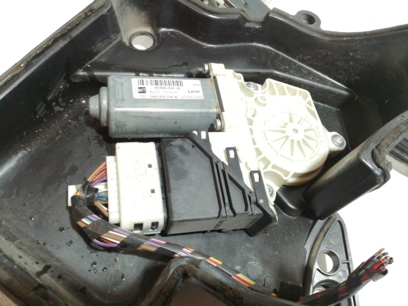 Recambio de elevalunas trasero derecho para seat leon (1p1) 1.9 tdi referencia OEM IAM 1K0959704N  