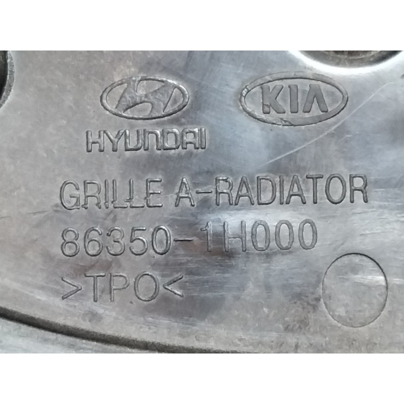 Recambio de rejilla delantera para kia cee´d active referencia OEM IAM 863501H000  