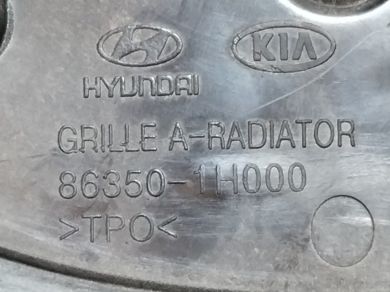 Recambio de rejilla delantera para kia cee´d active referencia OEM IAM 863501H000  