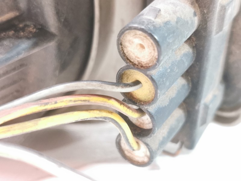 Recambio de faro izquierdo para volkswagen vento (1h2) 1.8 referencia OEM IAM 13905300L  