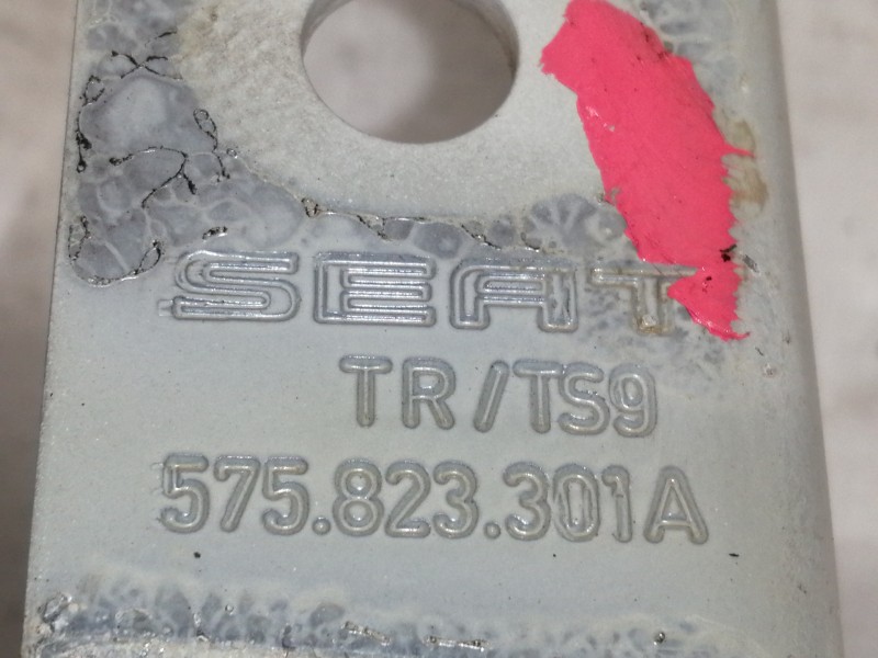 Recambio de bisagras capo para cupra ateca 2.0tsi 4drive referencia OEM IAM 575823301A  