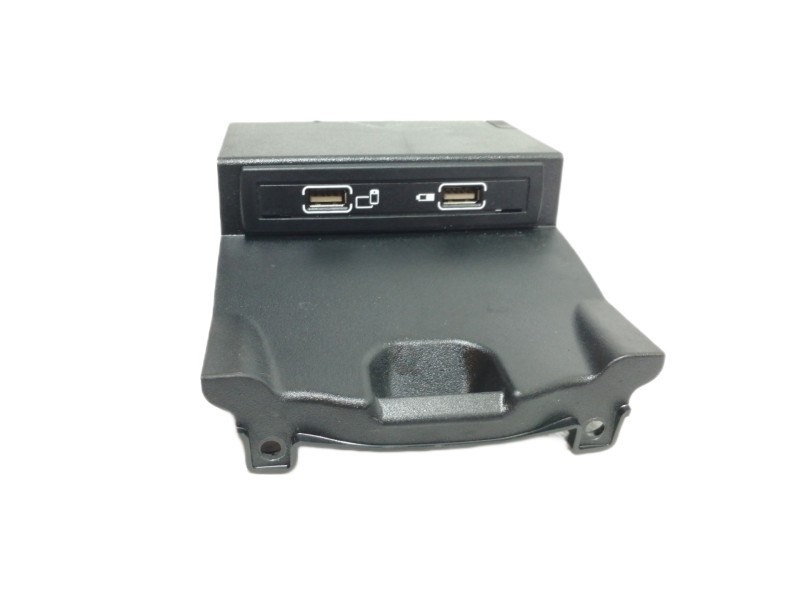 Recambio de cargador para mercedes-benz clase gla (w156) gla 180 (156.942) referencia OEM IAM A1728202200  CARGADOR USB