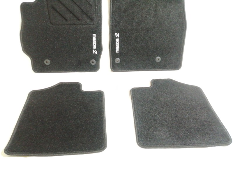 Recambio de alfombrilla para mazda 2 lim. (de) 1.5 sportive (5-ptas.) (76kw) referencia OEM IAM DF71V0320B  