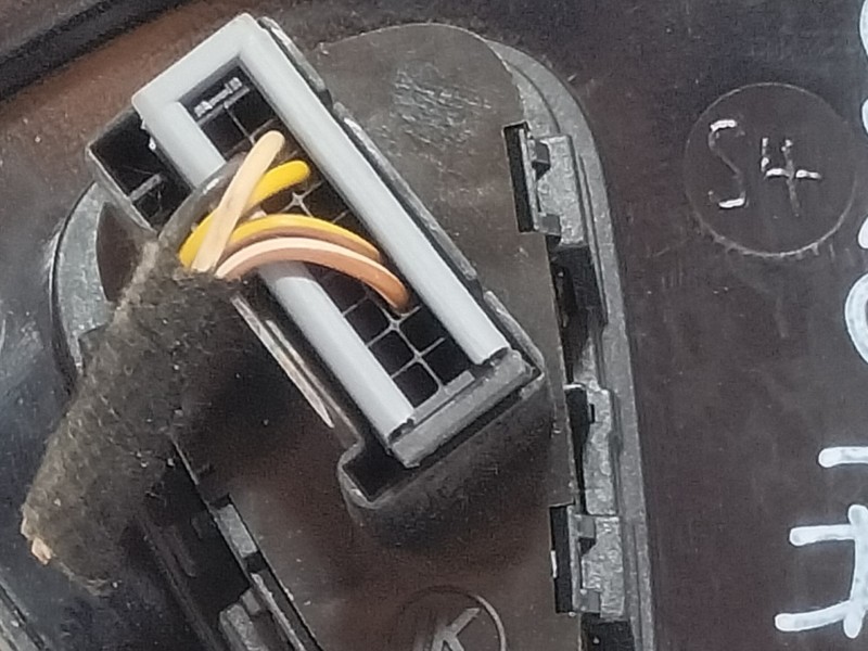 Recambio de carcasa radio para opel adam glam ecoflex referencia OEM IAM 13352019  