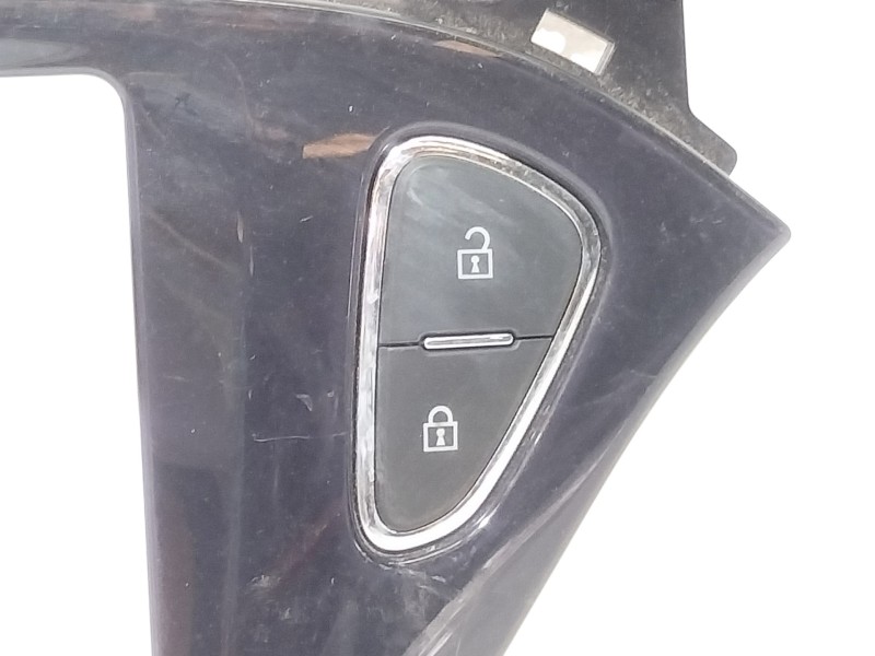 Recambio de carcasa radio para opel adam glam ecoflex referencia OEM IAM 13352019  