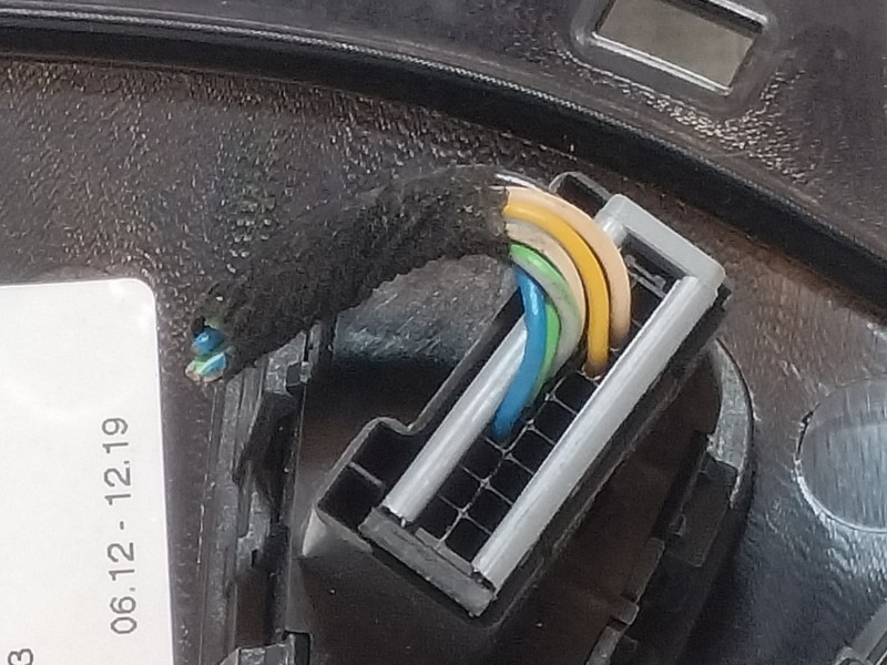 Recambio de carcasa radio para opel adam glam ecoflex referencia OEM IAM 13352019  