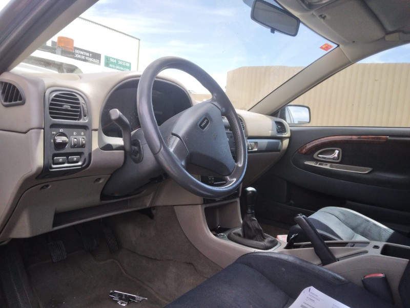 volvo v40 familiar del año 2003