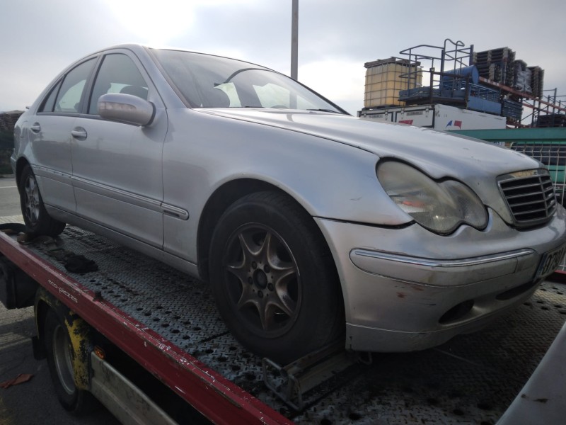 mercedes-benz clase c (w203) berlina del año 2002