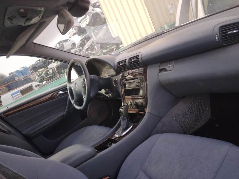 mercedes-benz clase c (w203) berlina del año 2002