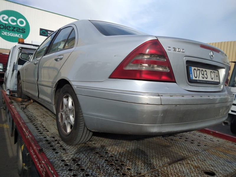 mercedes-benz clase c (w203) berlina del año 2002