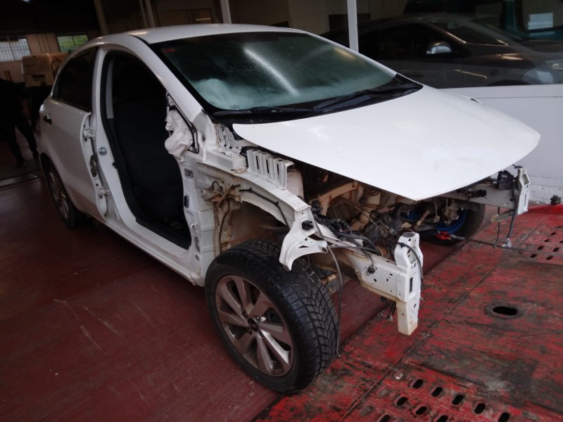 kia rio del año 2015