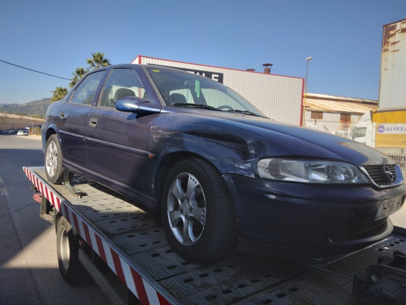 opel vectra b berlina del año 1999