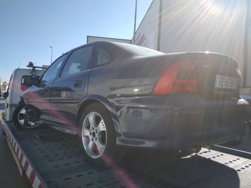 opel vectra b berlina del año 1999