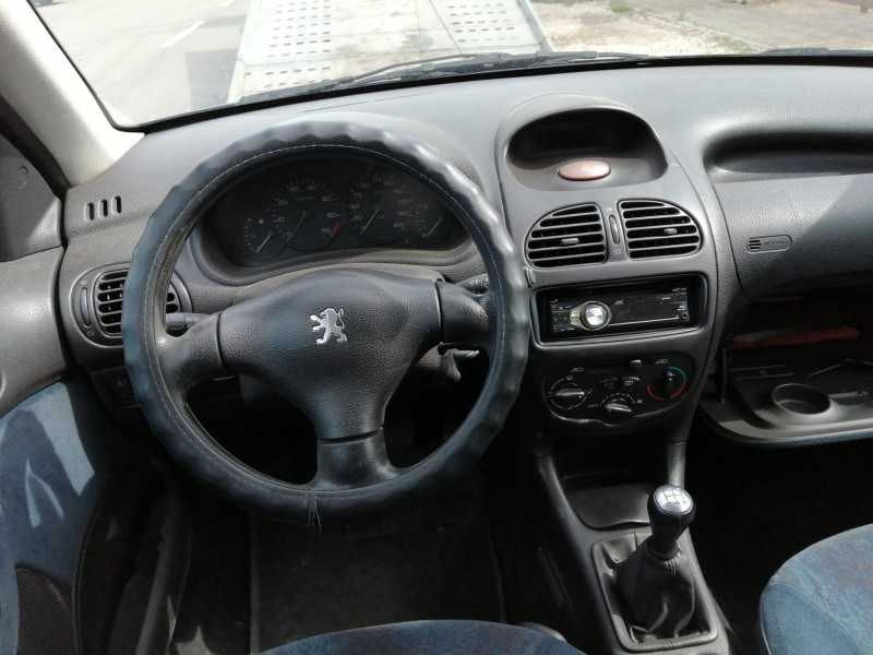 peugeot 206 berlina del año 2001