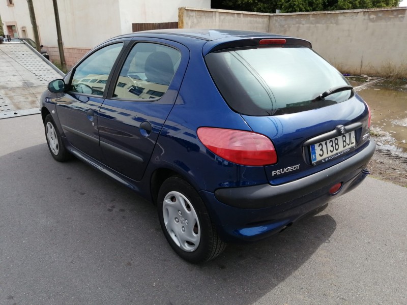 peugeot 206 berlina del año 2001