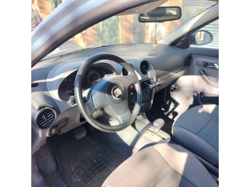 seat ibiza (6l1) del año 2003