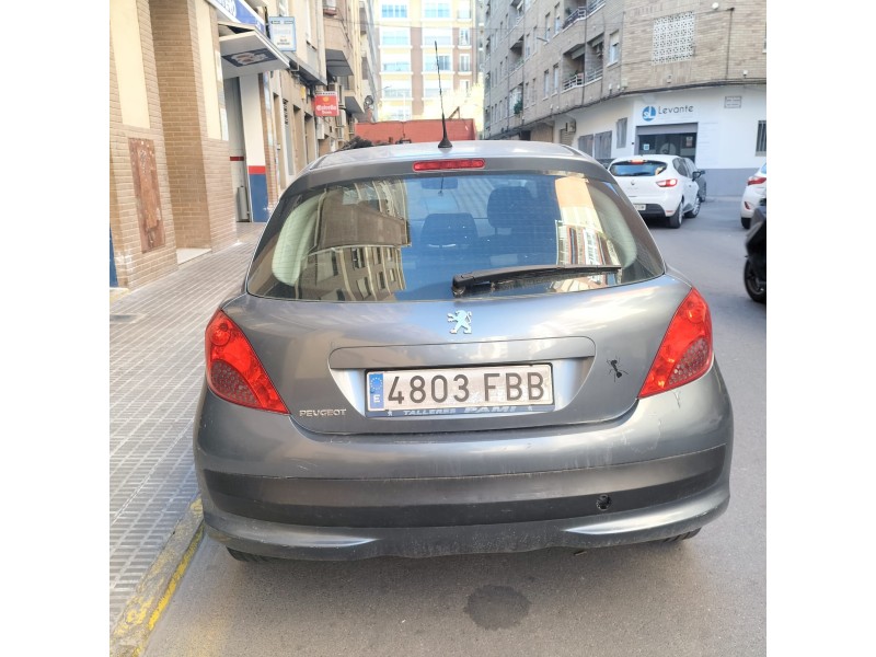 peugeot 207 del año 2006
