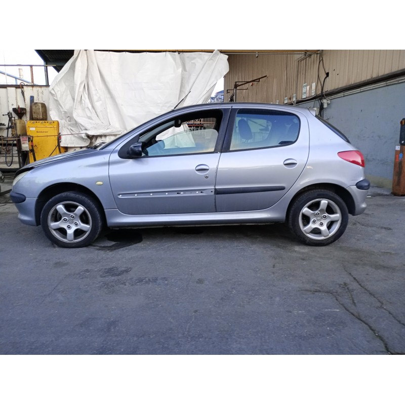 peugeot 206 berlina del año 2002