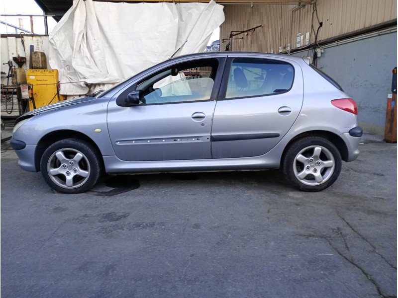 peugeot 206 berlina del año 2002