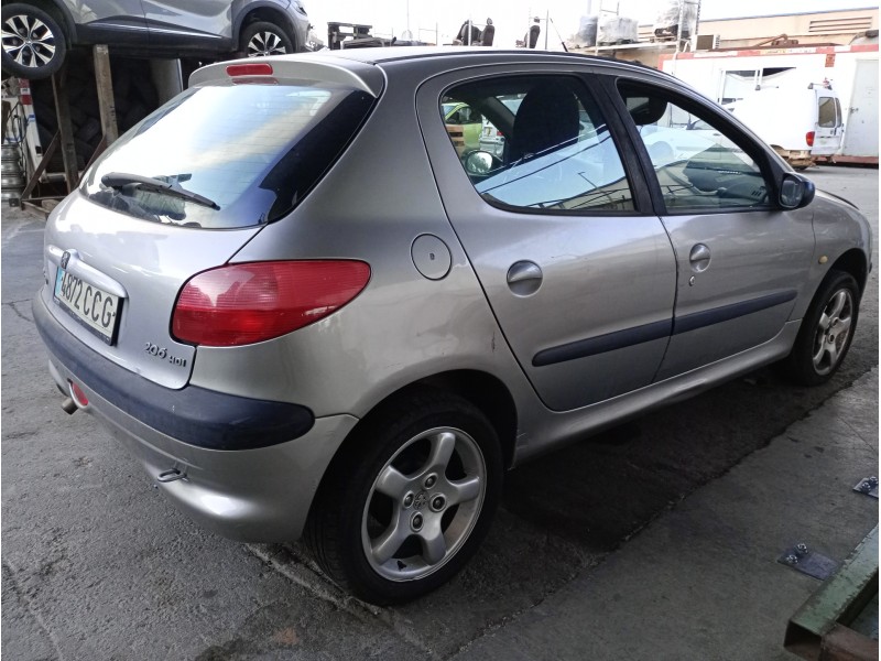 peugeot 206 berlina del año 2002
