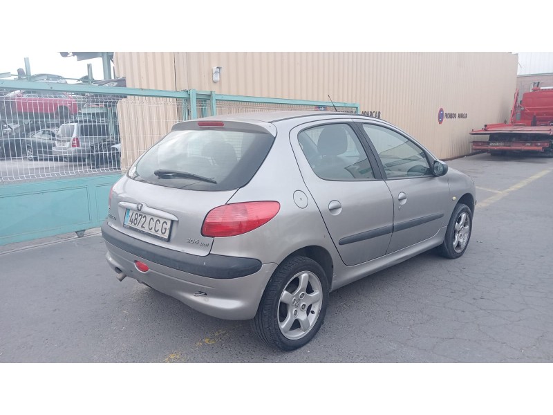 peugeot 206 berlina del año 2002
