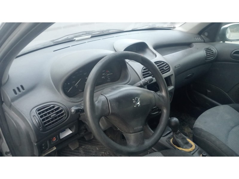 peugeot 206 berlina del año 2002