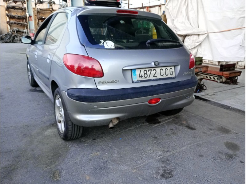 peugeot 206 berlina del año 2002
