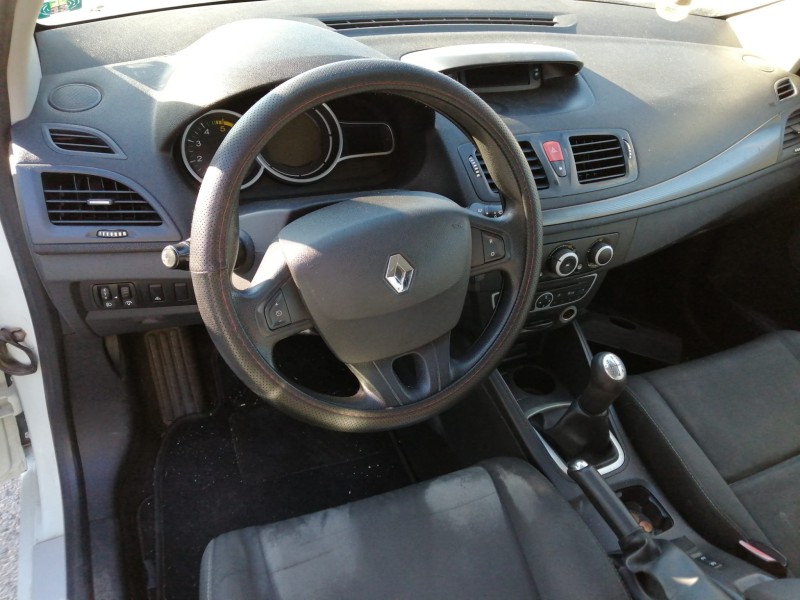 renault megane iii berlina 5 p del año 2010