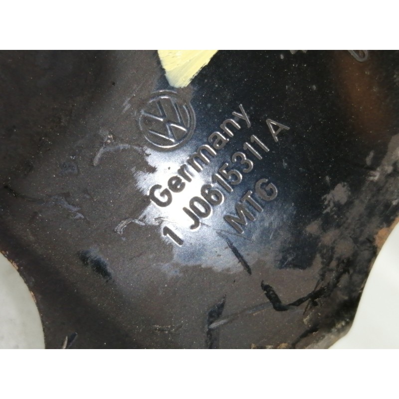 Recambio de mangueta delantera derecha para volkswagen bora berlina (1j2) referencia OEM IAM 1J0615311A  
