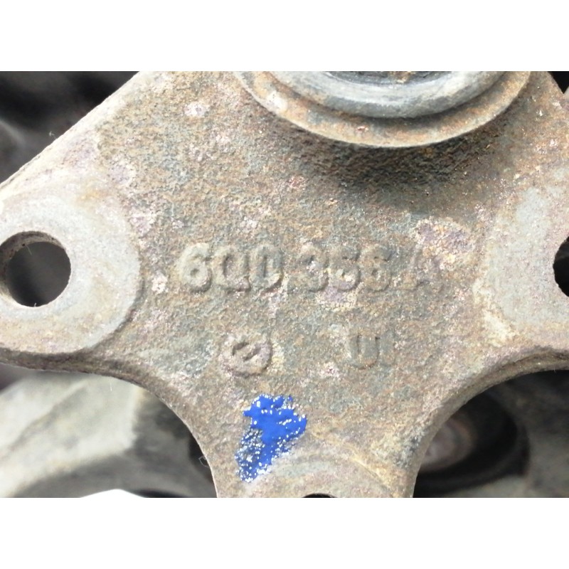 Recambio de mangueta delantera derecha para volkswagen polo (9n1) 1.9 tdi referencia OEM IAM 6Q0615312D  