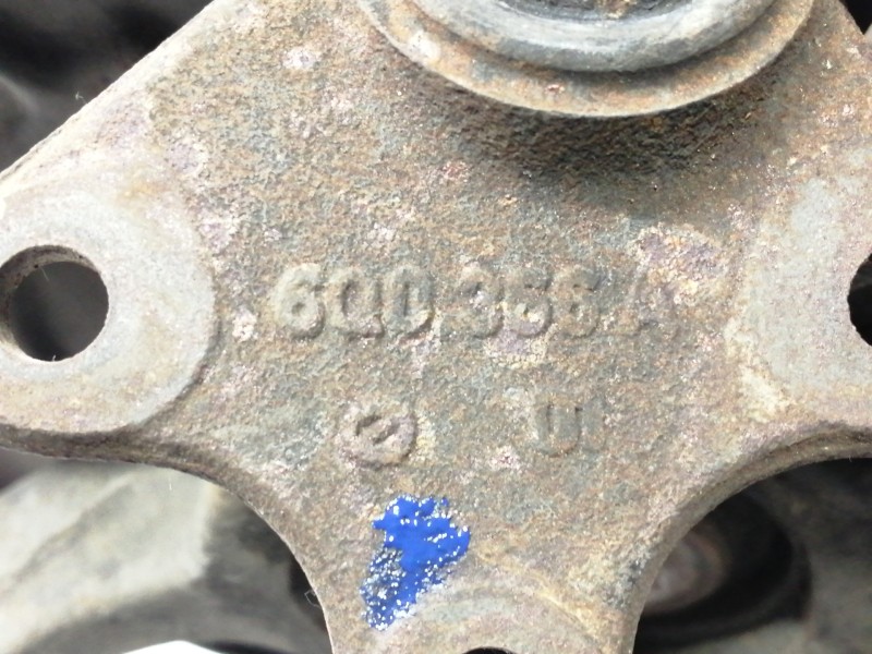 Recambio de mangueta delantera derecha para volkswagen polo (9n1) 1.9 tdi referencia OEM IAM 6Q0615312D  