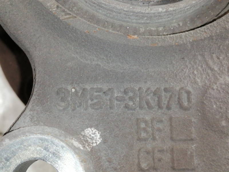 Recambio de mangueta delantera derecha para volvo v50 familiar 2.0 d kinetic referencia OEM IAM 3M513K170  