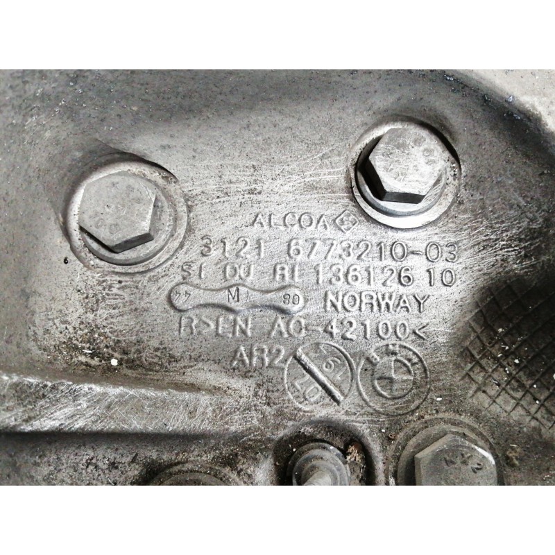 Recambio de mangueta delantera derecha para bmw serie 1 berlina (e81/e87) 118d referencia OEM IAM 31216773210 31216793924 