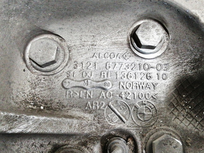 Recambio de mangueta delantera derecha para bmw serie 1 berlina (e81/e87) 118d referencia OEM IAM 31216773210 31216793924 