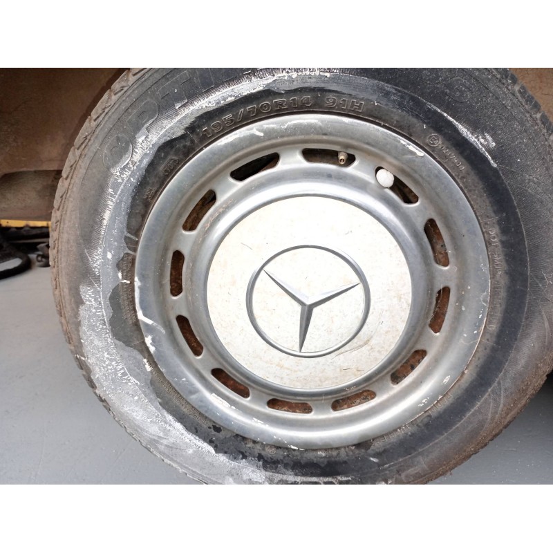 Recambio de tapacubos para mercedes-benz clase e (w123) berlina+coupe d 300 referencia OEM IAM   4 TAPACUBOS