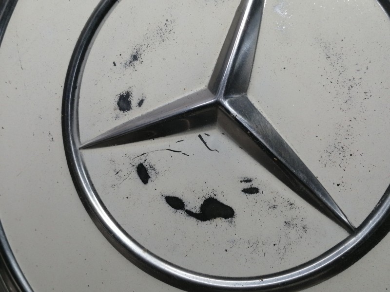 Recambio de tapacubos para mercedes-benz clase e (w123) berlina+coupe d 300 referencia OEM IAM   4 TAPACUBOS